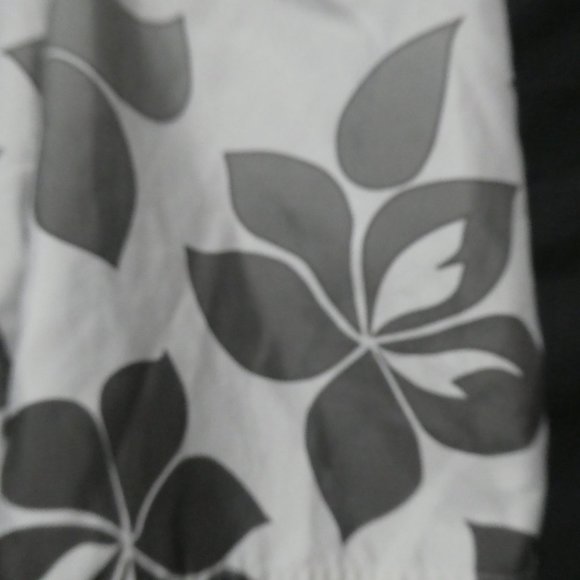 OLD NAVY | size 18 | Floral Print Swim Trunks | Mesh Lining - Picture 7 of 14